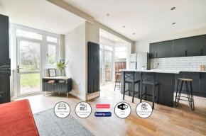 4 bedroom Apartment With Free parking and Free WiFi In Greenwich, London Perfect For Contractors & Business & Corporate Stays Short Term Rental